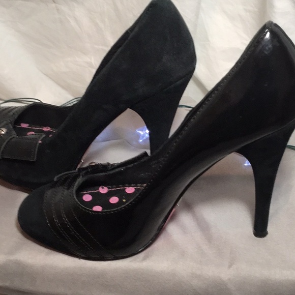 Betsey Johnson size 7 1/2 2 tone leather heels - Picture 2 of 8